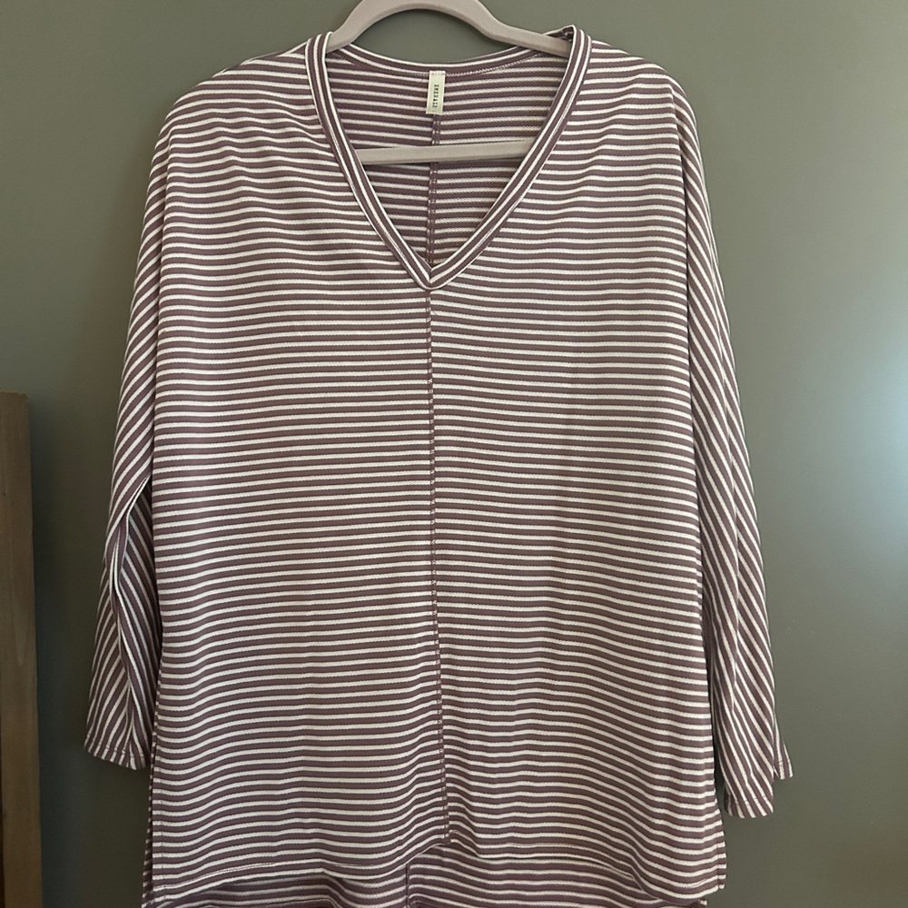 Emerald Striped V-Neck Women's Top Size L Mauve NWOT
